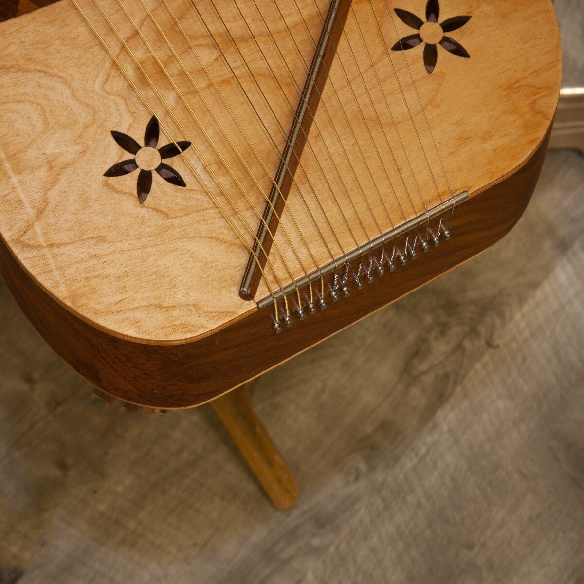 Roosebeck Lyre Harp 16-String - www.ensoulmusic.com